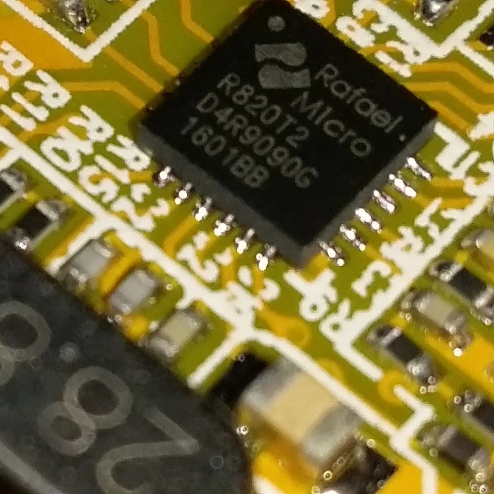 Best RTL SDR radio receiver with free SDR radio software  with Chip  RTL2832U R820T  for 100KHz-1.7GHz full spectrum FOXWEY